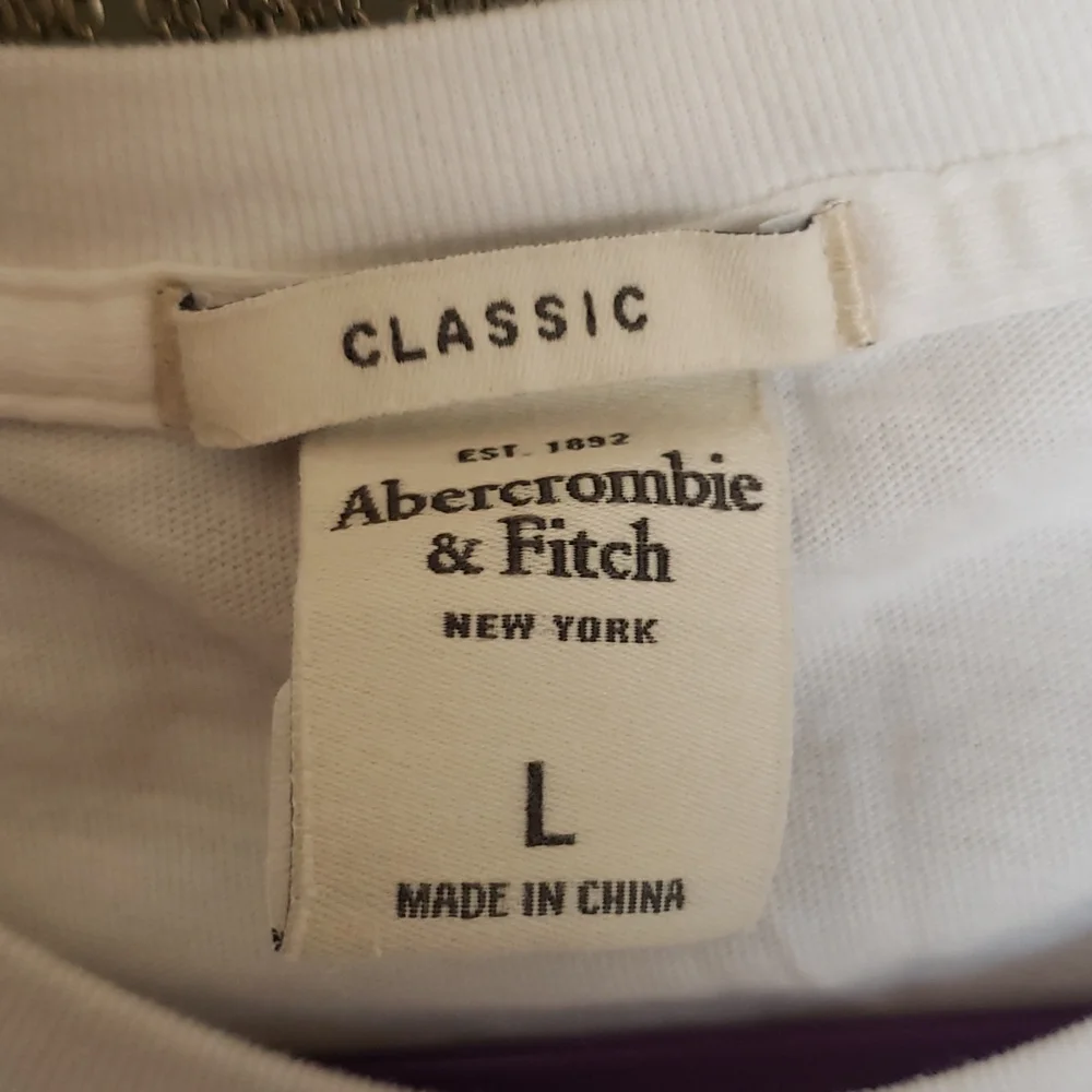 NEW Abercrombie Fitch Tshirt L Classic - Picture 3 of 4